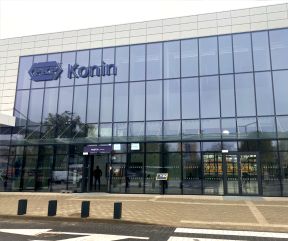 Kolejowe Zakłady Łączności dostarczyły i uruchomiły urządzenia Systemu Dynamicznej Informacji Pasażerskiej w nowo otwartym dworcu PKP w Koninie!